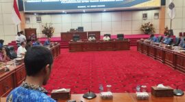 DPRD Kota Bontang menggelar rapat kerja dengan agenda pandangan umum fraksi-fraksi terhadap Raperda P2APBD Tahun Anggaran 2025, Rabu (17/6/2026).
