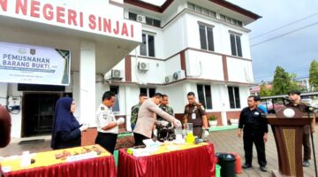 Kejari Sinjai Lakukan Pemusnahkan Barang Bukti 48 Perkara, Sabu dan Obat Trihexyphenidyl 839 Butir Diblender