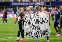 Spanduk Malvinas Usai Argentina Kalahkan Inggris Picu Polemik. (int)
