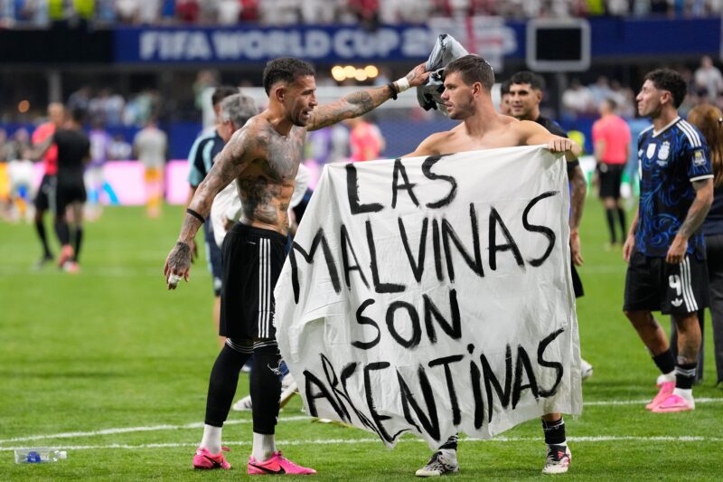 Spanduk Malvinas Usai Argentina Kalahkan Inggris Picu Polemik. (int)