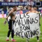 Spanduk Malvinas Usai Argentina Kalahkan Inggris Picu Polemik. (int)