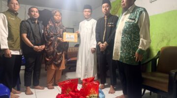 Gubernur Sulsel Salurkan Bantuan untuk Keluarga Bocah Korban Tenggelam di Pantai Depan Masjid 99 Kubah. (ist)