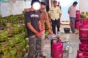 Polisi menggerebek ruko diduga jadi tempat oplosan LPG di Cileungsi, Bogor. (Dok. Istimewa)