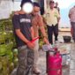 Polisi menggerebek ruko diduga jadi tempat oplosan LPG di Cileungsi, Bogor. (Dok. Istimewa)