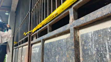 Rumah warga korban pembunuhan satu keluarga di Kelurahan Duyu Kota Palu, Sulawesi Tengah, dipasang gari polisi dan kepolisian setempat masih mengejar pelaku. ANTARA/HO-Dokumen Pribadi