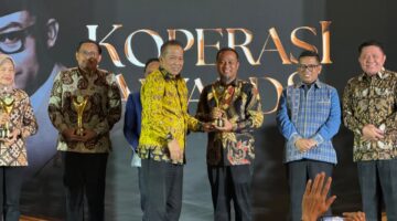 Gubernur Sulsel Andi Sudirman Raih Penghargaan Bakti Koperasi Nayaka Mahambara 2026. (ist)