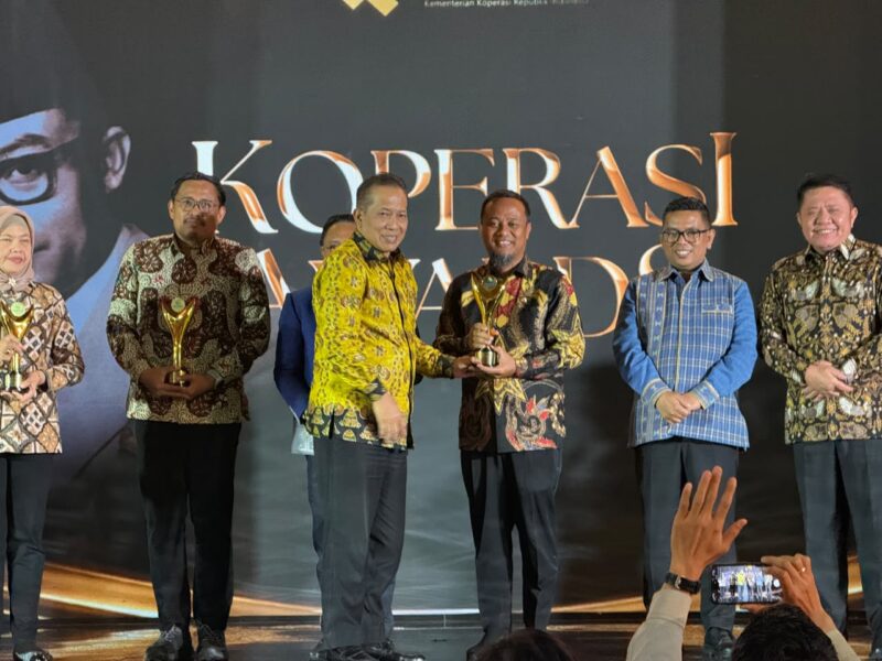 Gubernur Sulsel Andi Sudirman Raih Penghargaan Bakti Koperasi Nayaka Mahambara 2026. (ist)