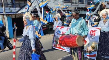 Kontingen karnaval Majelis Taklim Badrissalam Perumahan Bumi Cilellang Mas, Kabupaten Bone. (Diksiku/Idul)