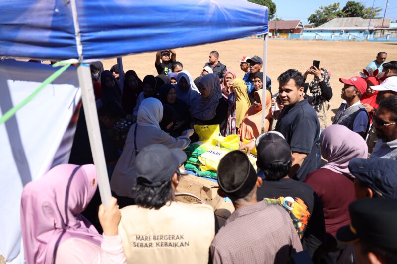 Anggota DPR RI Andi Amar Ma'ruf Sulaiman meninjau langsung Pasar Pangan Murah, Minggu (16/8/2026). (ist)