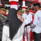 Bupati Bone Andi Asman Sulaiman secara simbolis menyerahkan remisi kepada warga binaan Lapas Kelas IIA Watampone, Senin (17/8/2026). (Diksiku/Idhul)