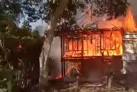 Kebakaran melanda empat unit rumah di Dusun III Padaelo, Desa Latekko, Kecamatan Awangpone, Kabupaten Bone, Sulawesi Selatan, Kamis (20/8/2026) sore.