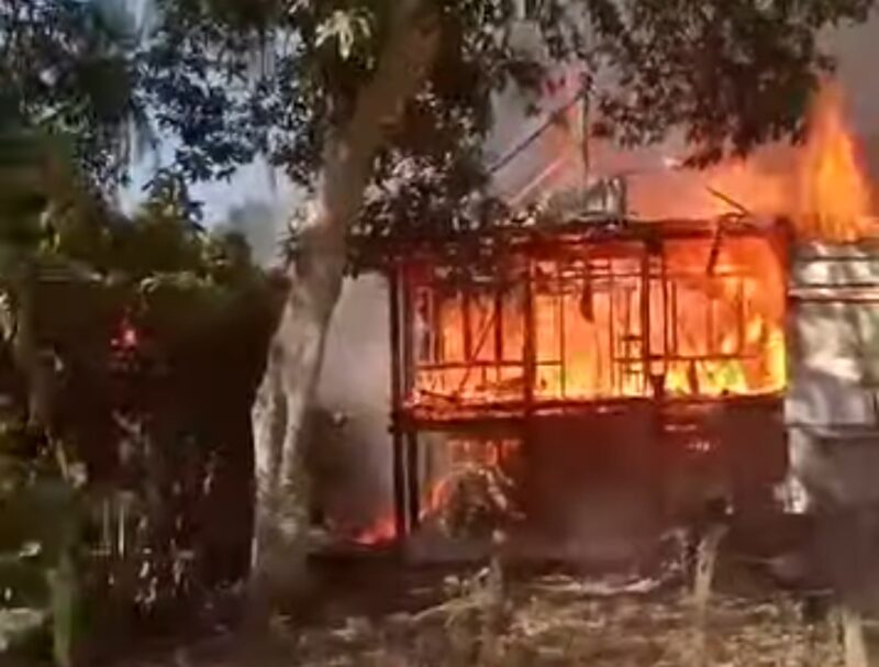 Kebakaran melanda empat unit rumah di Dusun III Padaelo, Desa Latekko, Kecamatan Awangpone, Kabupaten Bone, Sulawesi Selatan, Kamis (20/8/2026) sore.