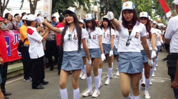 Keikutsertaan Boti dalam barisan gerak jalan peringatan Hari Ulang Tahun (HUT) ke-81 Kemerdekaan RI di Kabupaten Bone menuai polemik. (int)