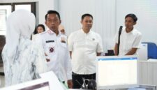 Bupati Sidrap Syaharuddin Alrif saat sidak di salah satu kantor OPD. (ist)