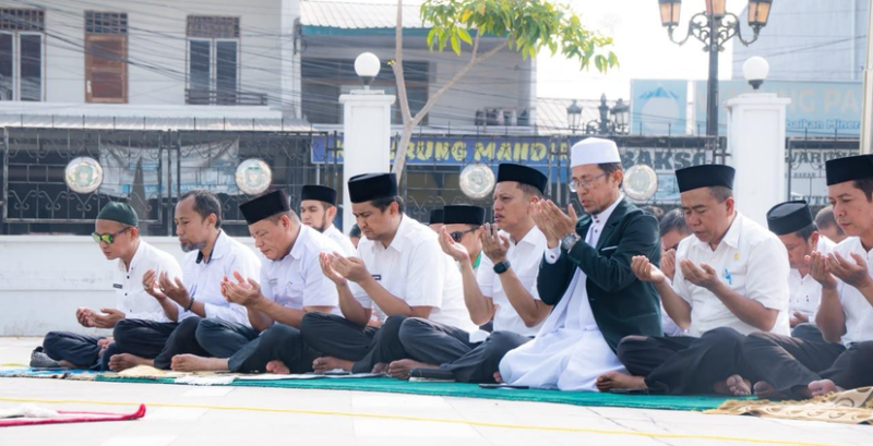 Suasana Salat Istisqa Pemkot Palopo. (ist)
