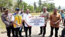 Tinjau Irigasi di Pinrang, Gubernur Sulsel Janjikan Dukungan Pompa Lebih Besar. (ist)