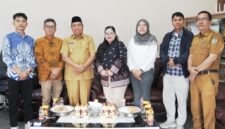 Wakil Bupati Kepulauan Selayar Muhtar dengan Tim BPK Perwakilan Sulsel. (ist)