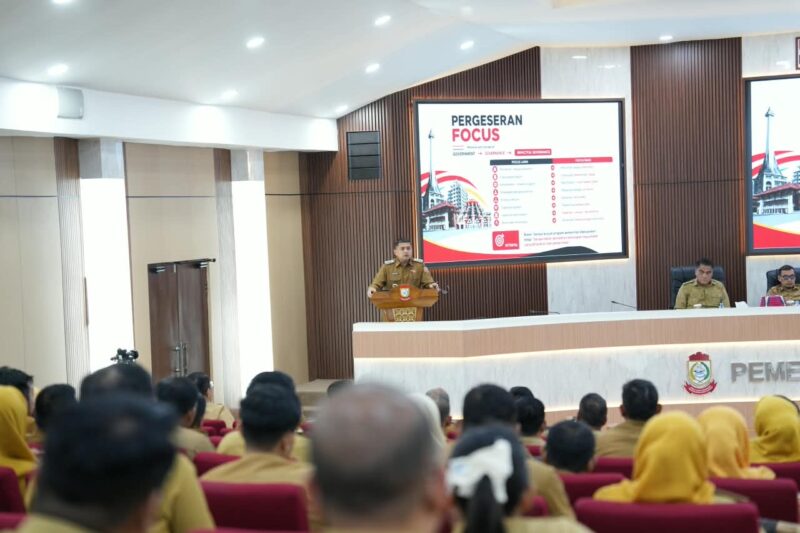 Wali Kota Makassar Munafri Sentil Camat-Lurah. (int)