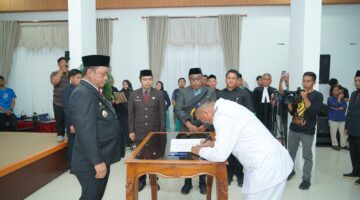 Bupati Luwu Lantik 33 Pejabat Administrator dan Pengawas. (ist)
