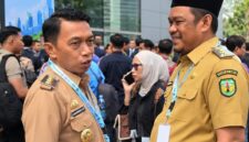 Bupati Luwu H. Patahudding bersama Bupati Sidrap Syaharuddin Alrif di lokasi Rakornas TPAKD, Jakarta, Kamis (22/10). (ist)