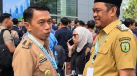 Bupati Luwu H. Patahudding bersama Bupati Sidrap Syaharuddin Alrif di lokasi Rakornas TPAKD, Jakarta, Kamis (22/10). (ist)