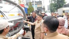 Munafri Uji Alternatif Penanganan Banjir, Kendaraan Penyedot dan Penyemprot Air Diperagakan. (ist)