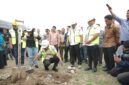 Gubernur Sulsel Letakkan Batu Pertama, Lapangan Pallempang Luwu Segera Berbenah. (ist)