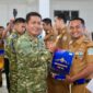 Bupati Bone Andi Asman Sulaiman Terima Brevet Kehormatan dari TNI AL. (ist)