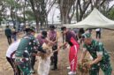 Wabup Bone Andi Akmal Pasluddin pimpin gerakan bersih-bersih di lingkungan GOR Lapatau, Selasa (13/10). (ist)