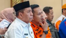 Kepala Kantor Pencarian dan Pertolongan Makassar Muhammad Arif Anwar dan Wakil Bupati Kepulauan Selayar Muhtar. (ist)