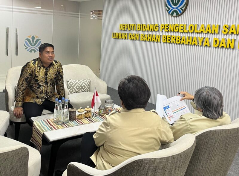 Pj Sekda Bone Edy Saputra Syam audiense dengan pihak BPLH Kementrian Lingkungan Hidup. (ist)