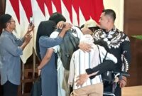 Pemerintah berhasil memulangkan empat warga negara Indonesia anak buah kapal MT Honour 25 yang menjadi korban pembajakan kapal oleh kelompok perompak di Somalia dan disandera selama lebih dari lima bulan.