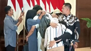 Pemerintah berhasil memulangkan empat warga negara Indonesia anak buah kapal MT Honour 25 yang menjadi korban pembajakan kapal oleh kelompok perompak di Somalia dan disandera selama lebih dari lima bulan.