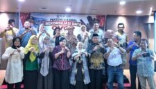 Bupati Sinjai Ratnawati Arif (depan;paling pendek). (ist_