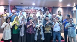 Bupati Sinjai Ratnawati Arif (depan;paling pendek). (ist_