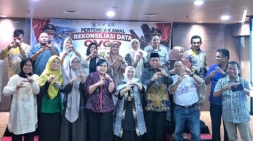 Bupati Sinjai Ratnawati Arif (depan;paling pendek). (ist_