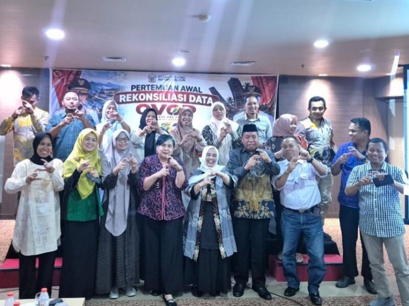 Bupati Sinjai Ratnawati Arif (depan;paling pendek). (ist_