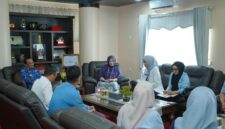 Bupati Luwu H. Patahudding menerima audience pihak STIKES Datu Kamanre. (ist)