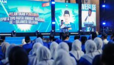 Gubernur Andi Sudirman Sulaiman menghadiri pelantikan Pengurus PAN se-Sulsel. (ist)