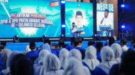 Gubernur Andi Sudirman Sulaiman menghadiri pelantikan Pengurus PAN se-Sulsel. (ist)